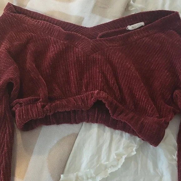 NWOT🍂 Rusty Burgundy Off-Shoulder Cropped Ribbed Sweater! - Picture 2 of 5
